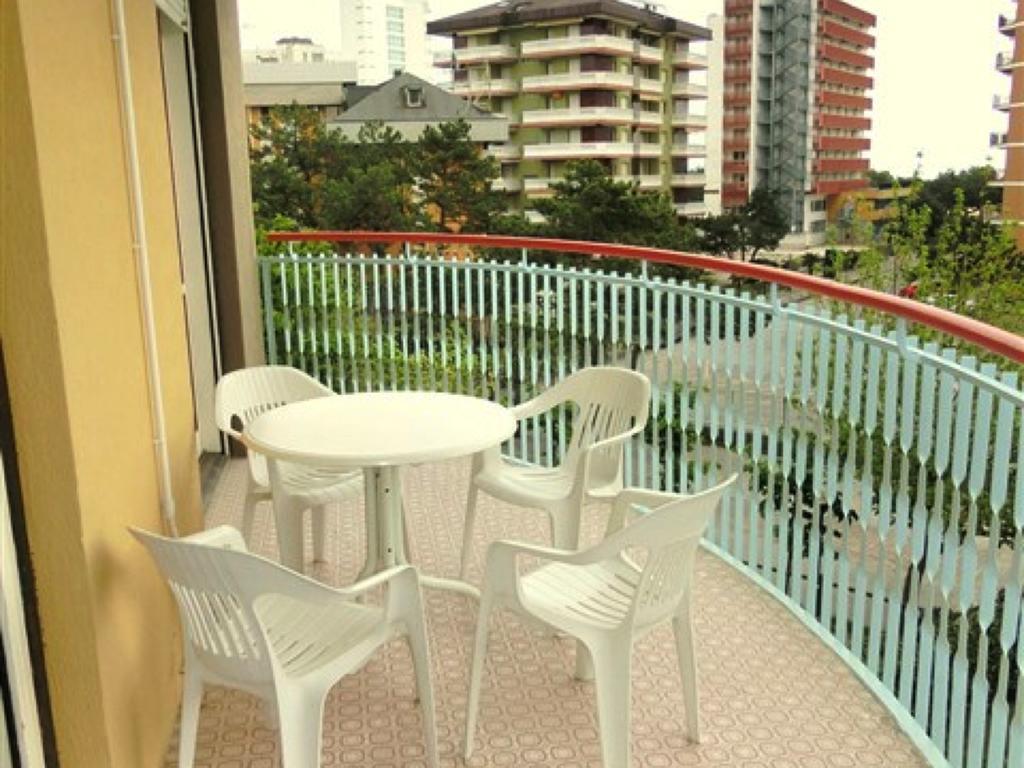 Lignano Sabbiadoro With Pool Apartamento Exterior foto